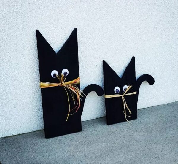 Wooden Halloween Black Cats